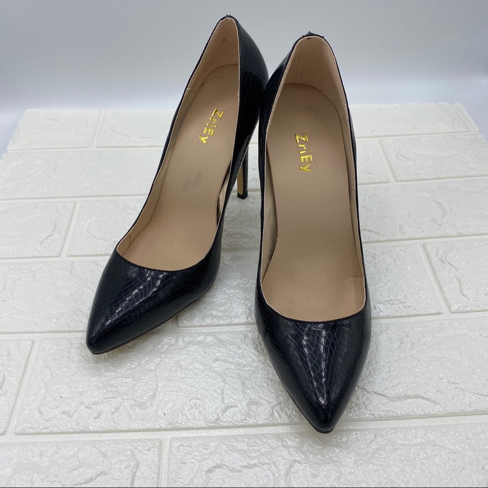 ZriEy Black snake print pointed heels